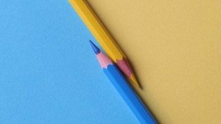 名刺の色彩設計——色が伝えるメッセージ